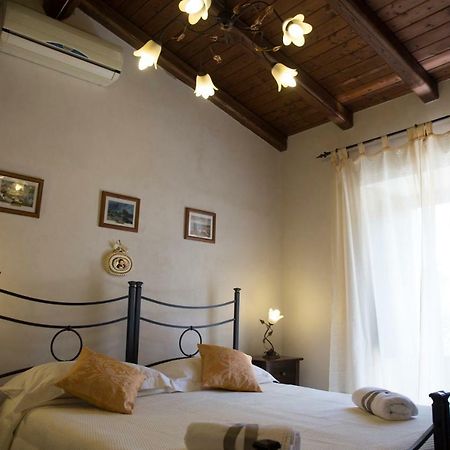 Casa Al Centro Storico Bed & Breakfast นีโกโลซี ภายนอก รูปภาพ
