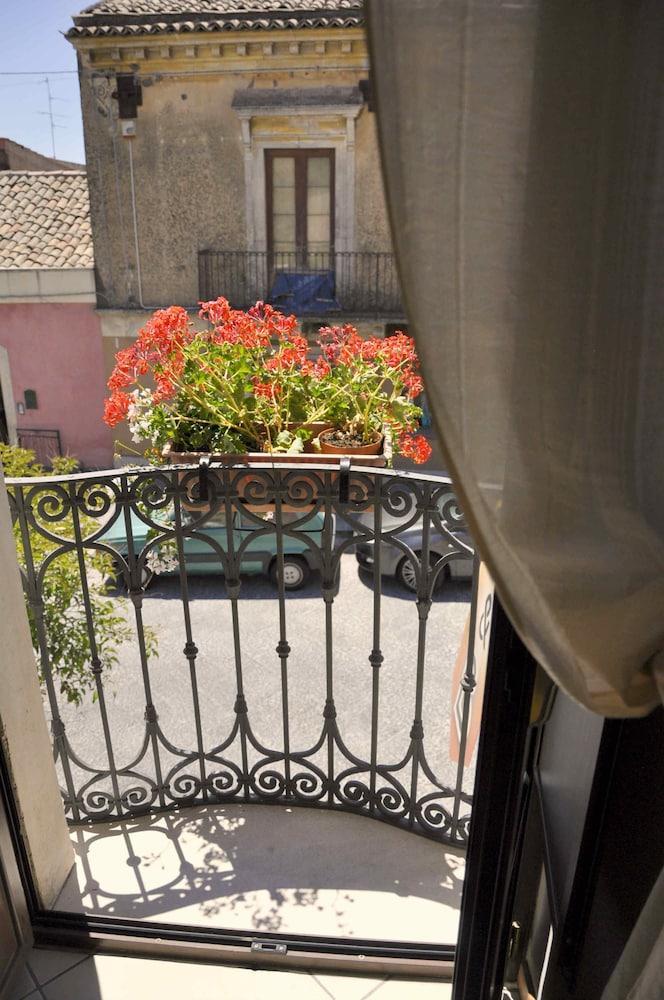 Casa Al Centro Storico Bed & Breakfast นีโกโลซี ภายนอก รูปภาพ