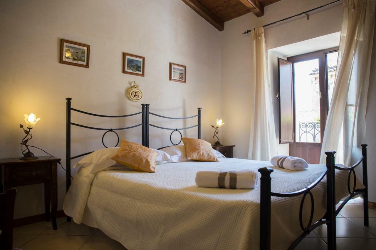 Casa Al Centro Storico Bed & Breakfast นีโกโลซี ภายนอก รูปภาพ