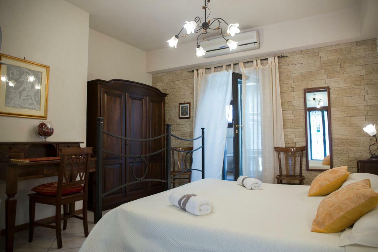 Casa Al Centro Storico Bed & Breakfast นีโกโลซี ภายนอก รูปภาพ