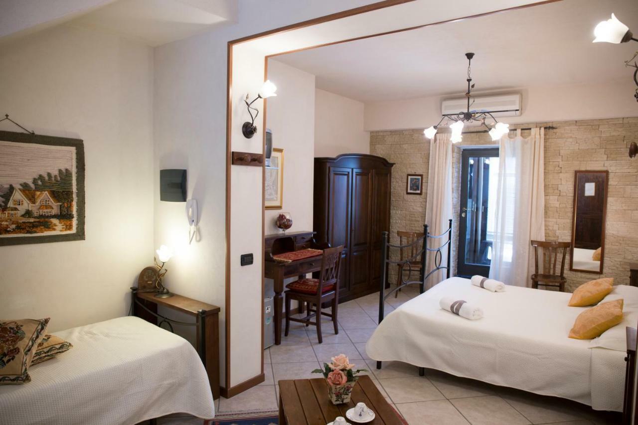Casa Al Centro Storico Bed & Breakfast นีโกโลซี ภายนอก รูปภาพ